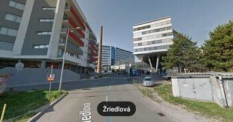 Na predaj: Priestranná garáž v srdci mesta – Jantárová ulica