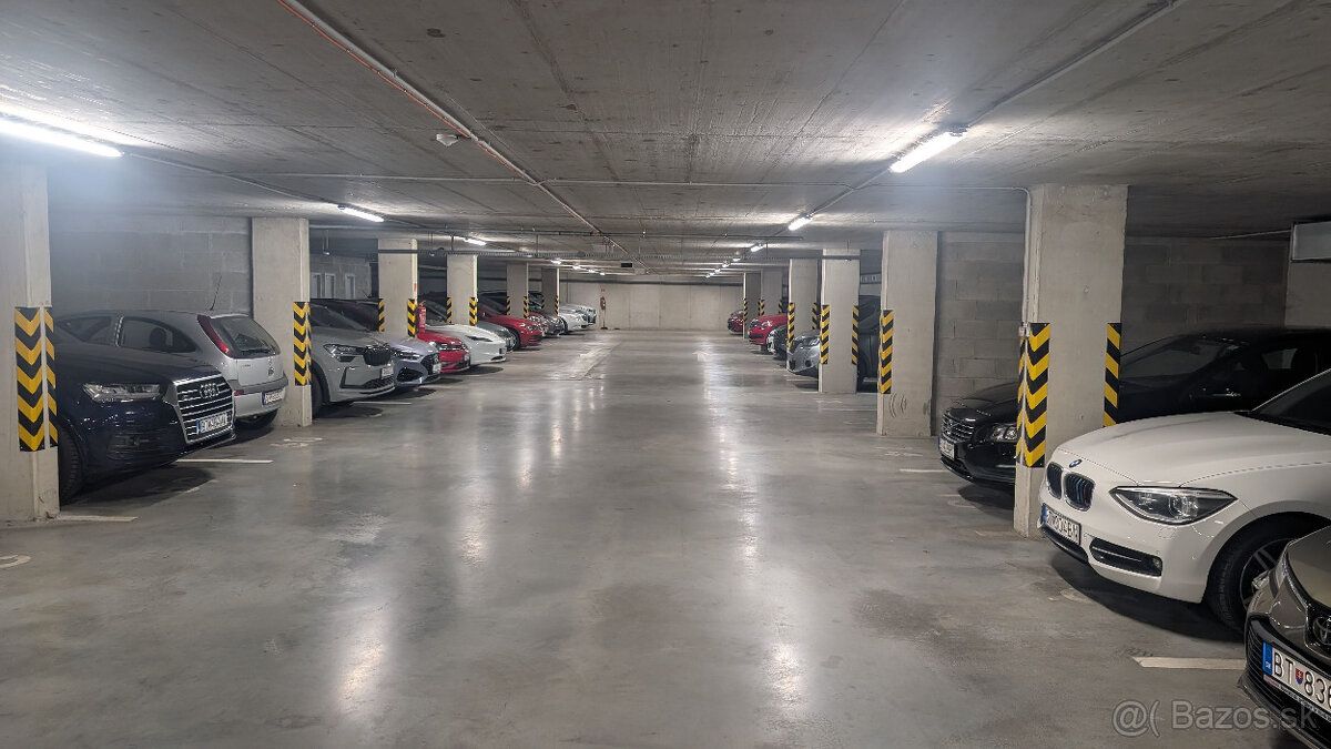 Ponúkam na dlhodobý prenájom podzemné garážové státie (v dis