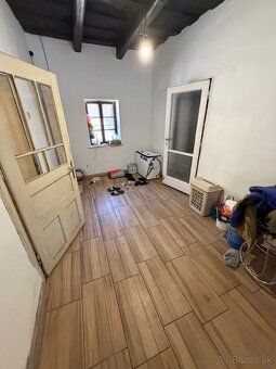 Realitná kancelária MyNewHome ponúka na predaj 2-izbový rodi