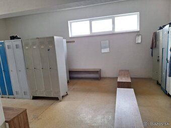 Na prenájom skladovo-výrobná hala k Surdoku – 330 m² s kance