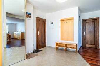 Ponúkam na predaj kompletne zariadený veľkometrážny 3-izbový