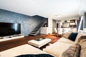 Ponúkam na predaj moderný, nadštandardne vybavený 3-izbový m