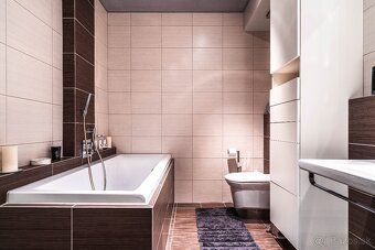 Ponúkam na predaj moderný, nadštandardne vybavený 3-izbový m