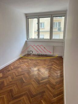 Ponúka na predaj kompletne zrekonštruovaný 3 izbový byt v St