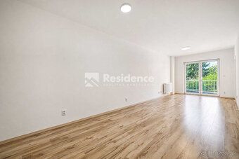 POSLEDNÝ VOĽNÝ! Moderný 2 izbový apartmán s terasou a nízkym