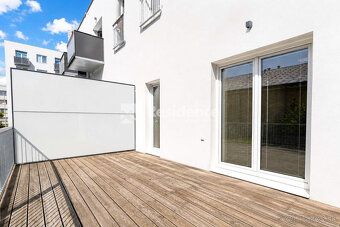 POSLEDNÝ VOĽNÝ! Moderný 2 izbový apartmán s terasou a nízkym