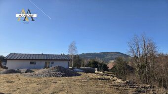 Ponúkame na predaj murovaný 4-izbový bungalov v tichej časti