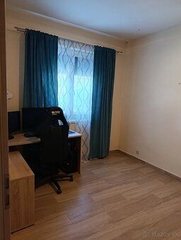 Ponúkame na predaj priestranný 4-izbový rodinný dom v príjem