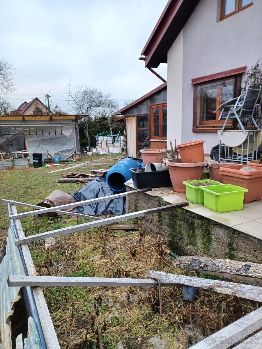 TRENDY Reality s.r.o., ponúkajú na predaj rodinný dom v obci