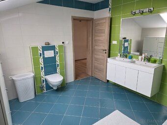 Ako vlastníci ponúkame na predaj 5-izbový, 9-ročný rodinný d