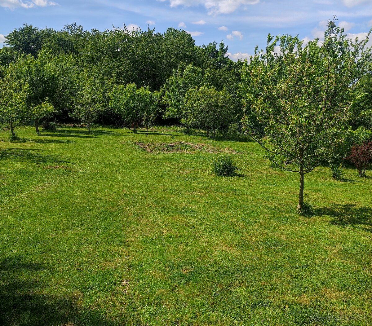 Ponúkam na predaj stavebný pozemok v Ruskej Novej Vsi na Kov