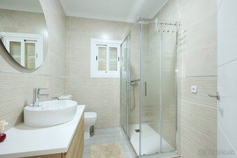 Predstavte si miesto, kde ráno vyjdete z apartmánu, za pár m