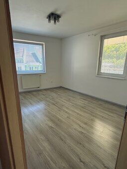 Ponúkame na dlhodobý prenájom 120m2 nezariadený byt s balkón