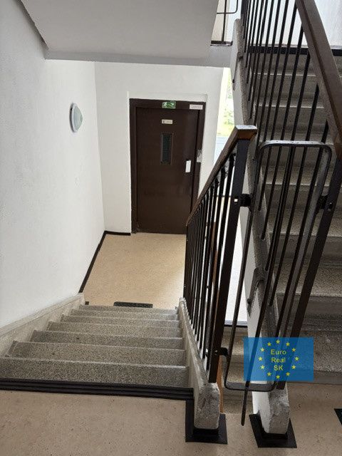 Predaj rekonštruovaného ( stierky, plávajúce podlahy, svieti