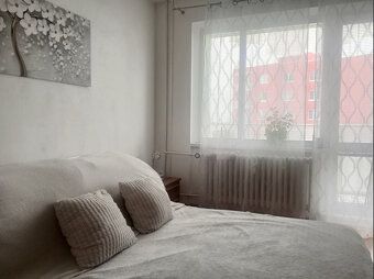 Predám 4 izbový slnečný byt v Čadci Žarec, 2 poschodie zo 4o