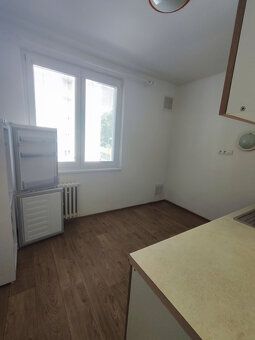 Dáme do prenájmu 2 izbový byt v Nitre, centrum - Párovce. Na