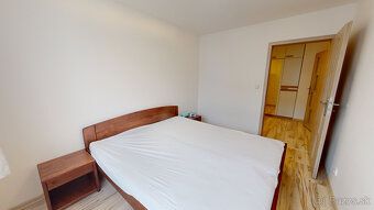 Typ: 5 a viac izbový byt Ulica: Vlárska Mestská časť: Orecho