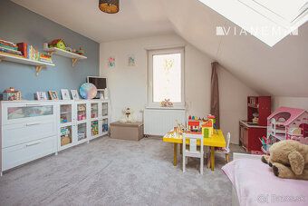 Ponúkame na predaj 2-podlažný rodinný dom po kompletnej reko