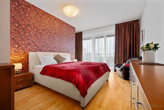 3 izbový moderný byt s terasou s jedným parkovacím státím, l