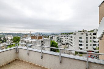 3 izbový moderný byt s terasou s jedným parkovacím státím, l