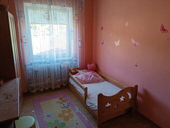 Ponúkame na predaj priestranný rodinný dom po čiastočnej rek