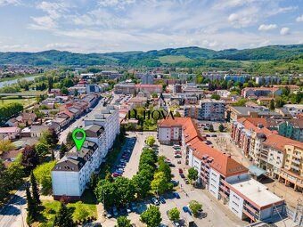 Takmer každý deň chodíme okolo bytových domov, ktoré na prvý