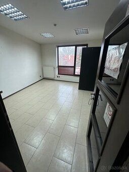 Ponúkam na prenajom 25m2 Batdejov, StocklovA ulica 17, v pri