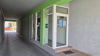 Typ: Polyfunkčná budova Ulica: Bratislavská Obec: Piešťany
P
