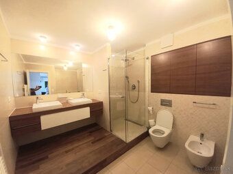 Na prenájom luxusný 3 izbový byt s terasou a dvomi parkovací