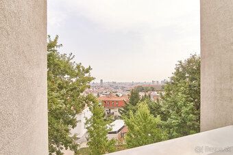 Priestranný, slnečný 3-izbový byt rozlohu 138 m2 + 3x terasa