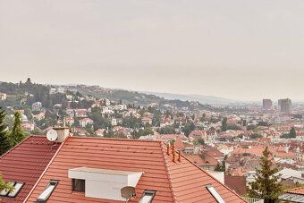 Priestranný, slnečný 3-izbový byt rozlohu 138 m2 + 3x terasa