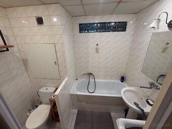 Predávam 3 izbový byt na Farskej lúke číslo vchodu 44 Byt ma