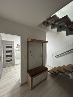 Typ: 3-izbový byt Ulica: Halalovka Obec: Trenčín
VAŠE REALIT