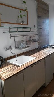 Typ: 1-izbový byt Mestská časť: Ostredky Obec: Bratislava-Ru
