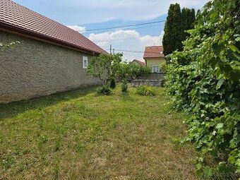 Predám pozemok cca 7 ár. centre obce Seňa.16 km od Košíc. Na