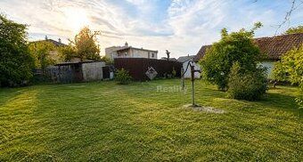 Predám pozemok cca 7 ár. centre obce Seňa.16 km od Košíc. Na