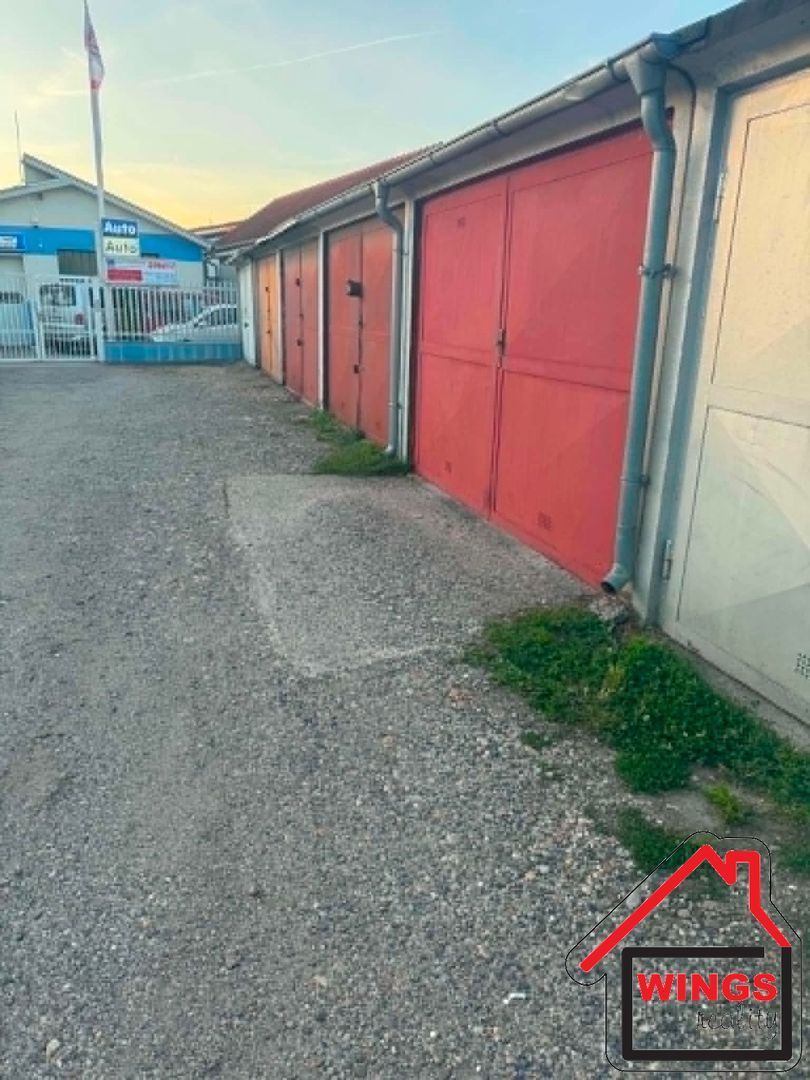 Ponúkame na prenájom garáž na Čepeňskej ul. v Seredi. Bez el