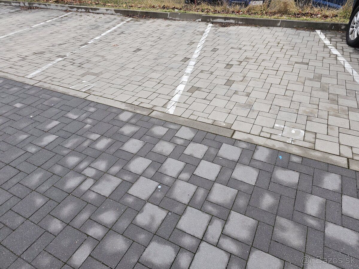 Ponúkam na predaj parkovacie miesto na pozemku vo výlučnom v