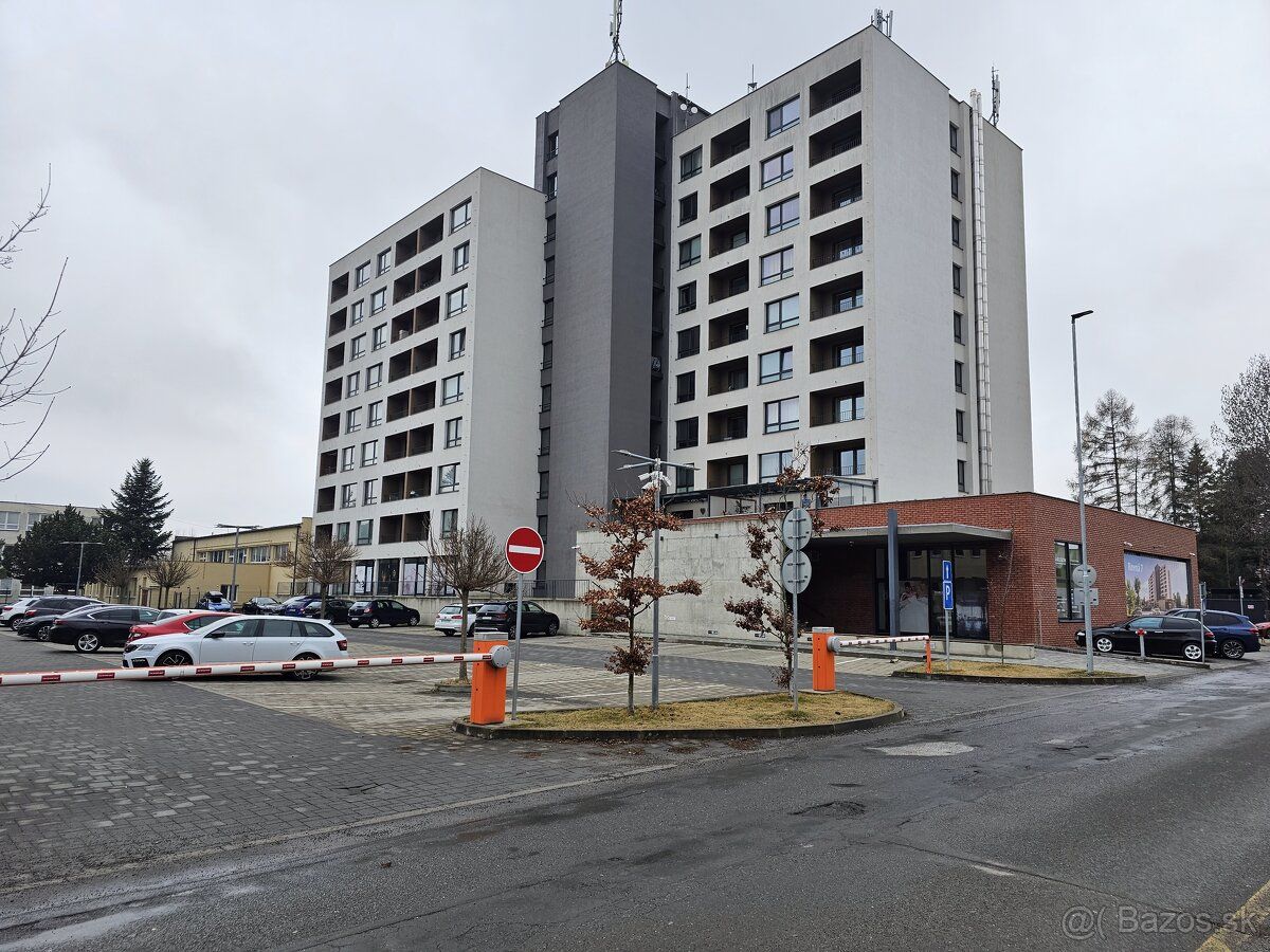Ponúkam na predaj parkovacie miesto na pozemku vo výlučnom v