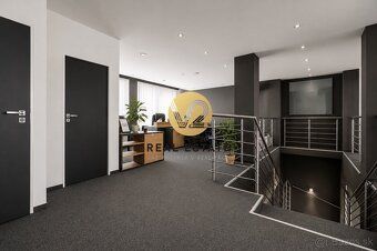 Na Prenájom - Priestory 300m2 s veľkým výkladom v centre - N