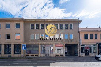 Na Prenájom - Priestory 300m2 s veľkým výkladom v centre - N