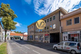 Na Prenájom - Priestory 300m2 s veľkým výkladom v centre - N