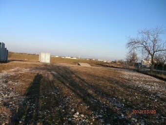 Prenajmem pozemok na podnikanie o výmere 5888 m2 v Bernoláko