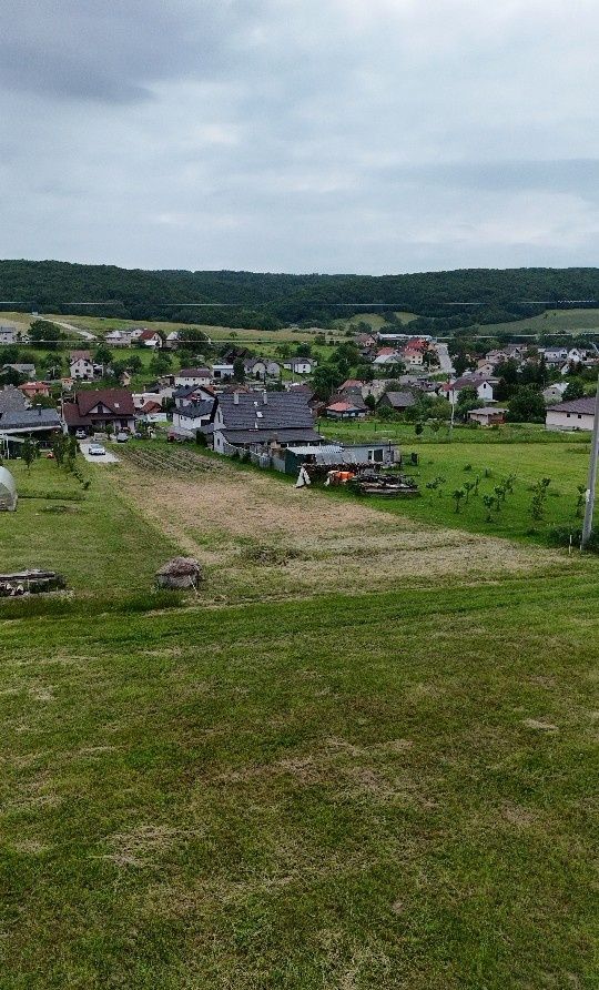 Ponúkame na predaj rovinatý stavebný pozemok v zastavanej ča