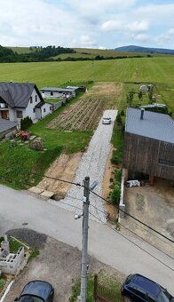 Ponúkame na predaj rovinatý stavebný pozemok v zastavanej ča