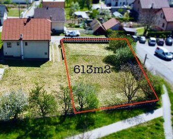 Ponúkame na predaj rovinatý stavebný pozemok v zastavanej ča