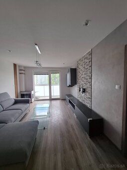 Ponúkam na predaj priestranný a zrekonštruovaný 3- izbový by