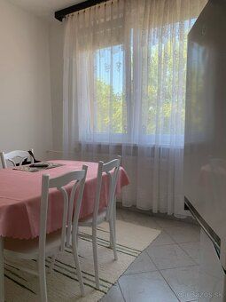 Ponúkame na predaj udržiavaný, slnečný 1izbový byt v Štúrove