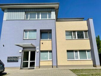 Administratívny priestor v novej 3-podlažnej administratívne