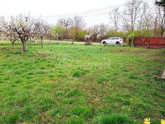Predám 1970 m2 pozemok zo sieťami s asfaltovým prístupom, mo